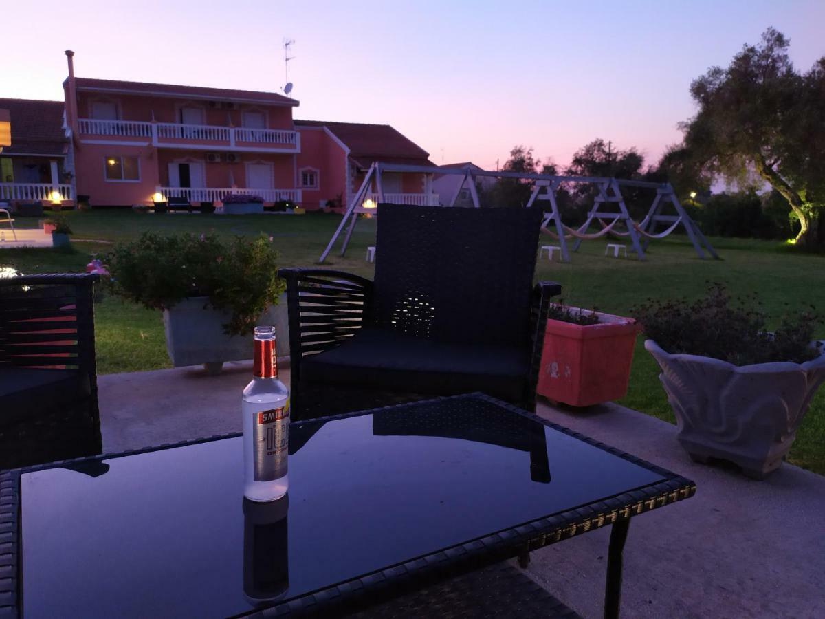 Riposo Studios & Apartments Kávos Eksteriør bilde